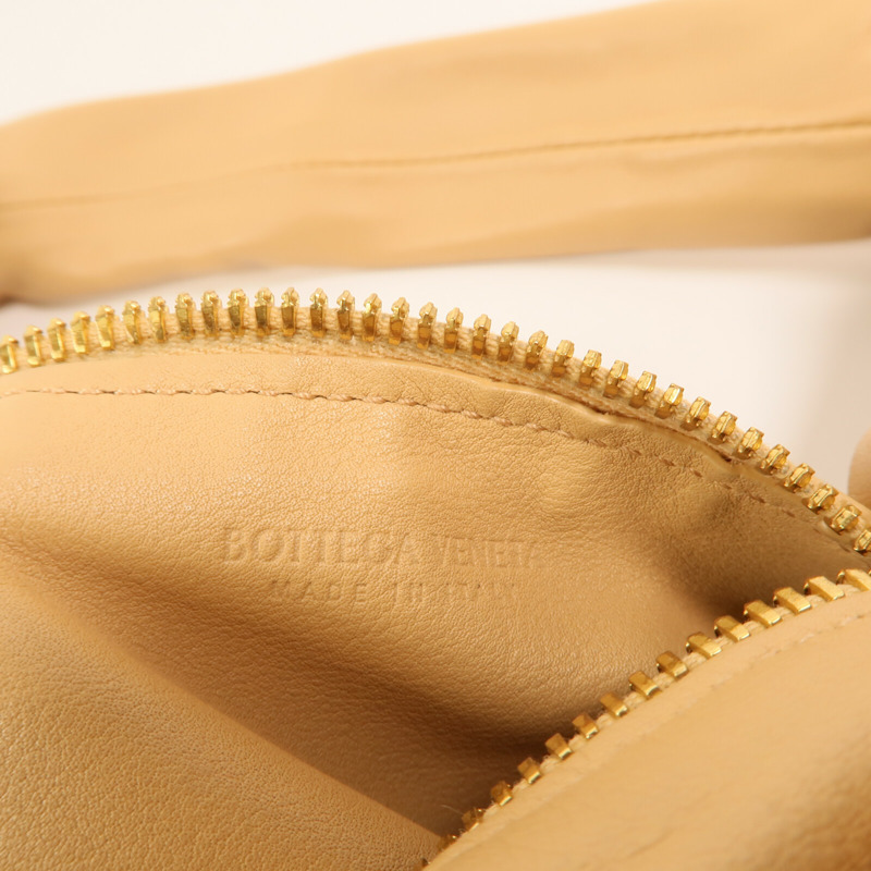 BOTTEGA VENETA 羊皮皮革Mini Double Knot金扣肩背袋-12