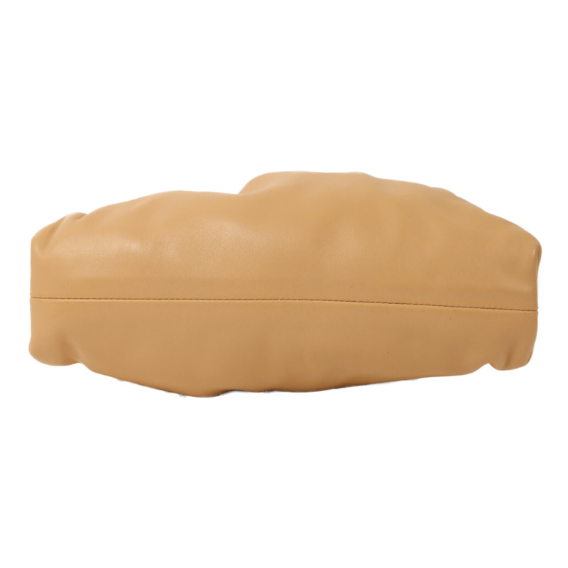 BOTTEGA VENETA 牛皮皮革Mini Pouch Bag金扣肩背袋-3