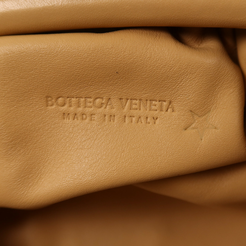 BOTTEGA VENETA 牛皮皮革Mini Pouch Bag金扣肩背袋-5