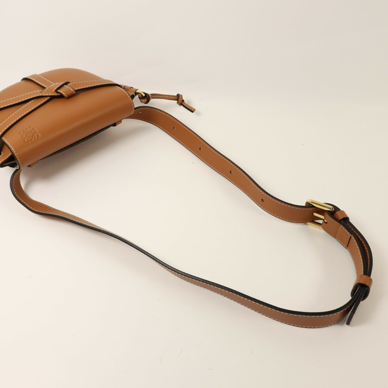 LOEWE 牛皮皮革Mini Gate Bag金扣肩背袋-8