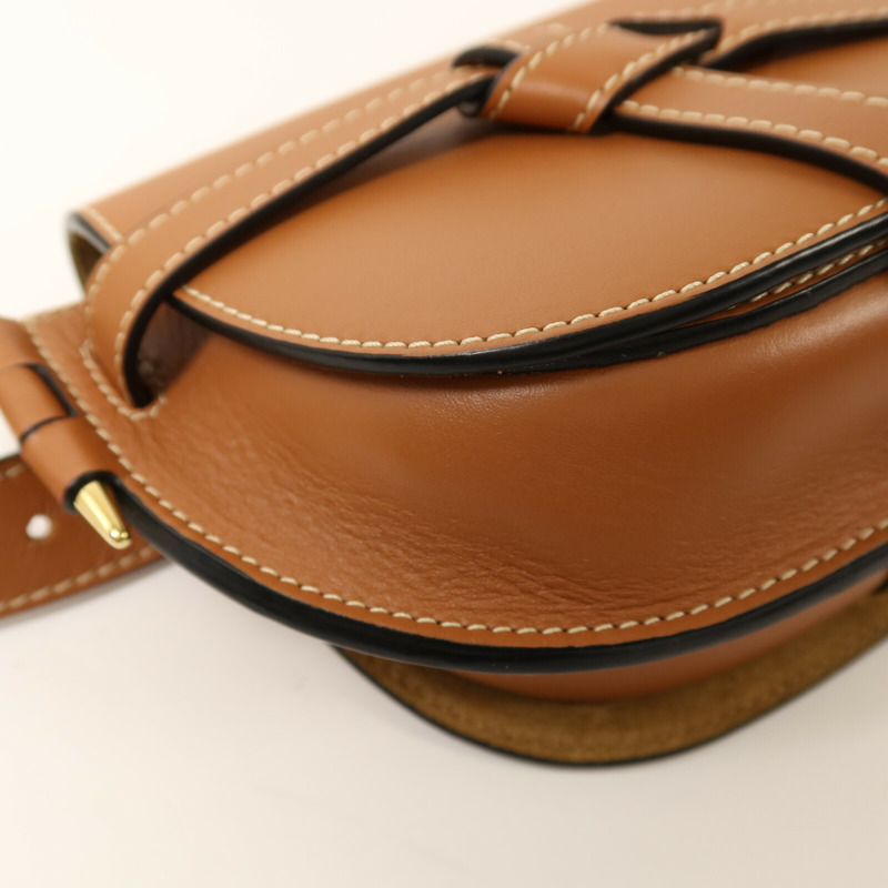 LOEWE 牛皮皮革Mini Gate Bag金扣肩背袋-9