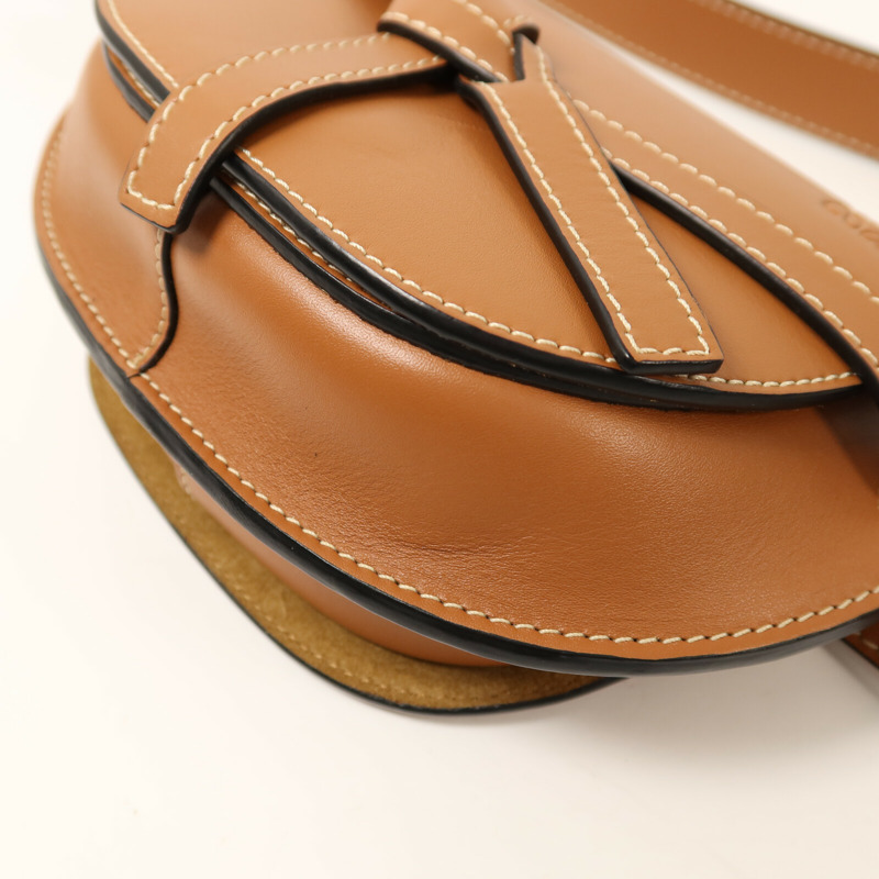 LOEWE 牛皮皮革Mini Gate Bag金扣肩背袋-10