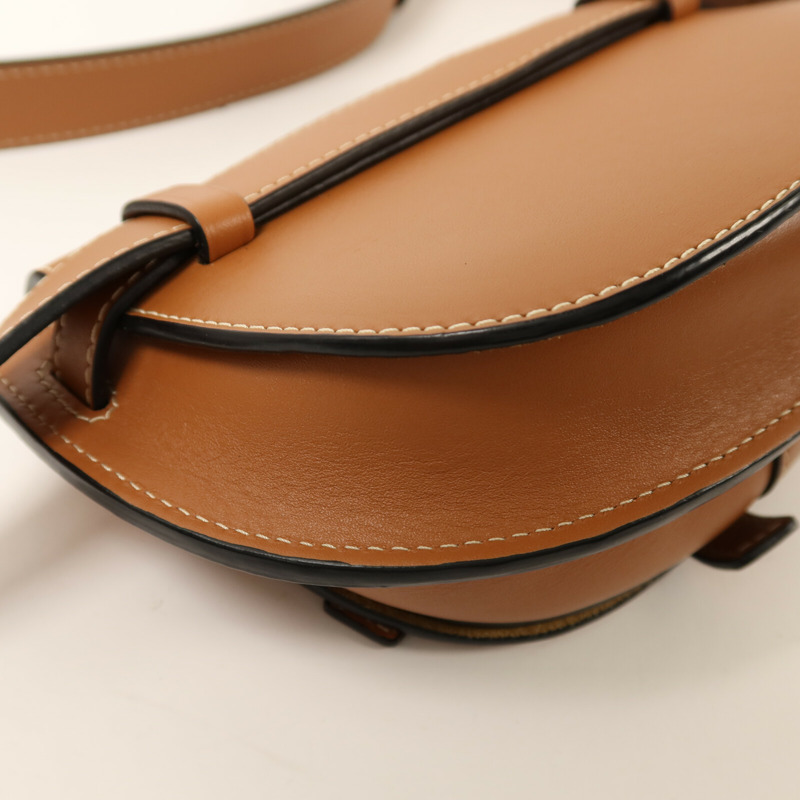 LOEWE 牛皮皮革Mini Gate Bag金扣肩背袋-11