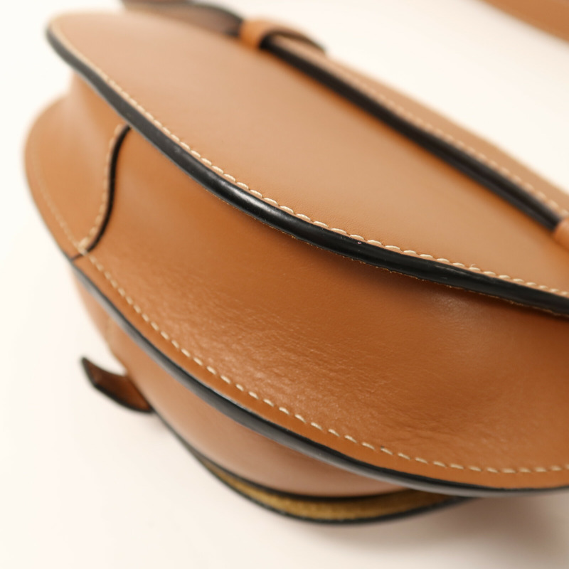 LOEWE 牛皮皮革Mini Gate Bag金扣肩背袋-12