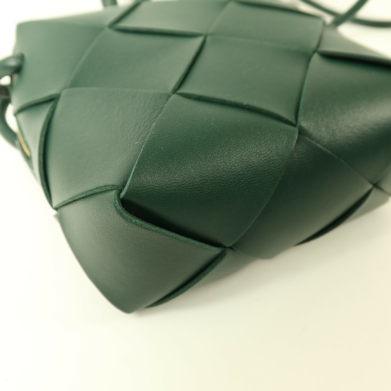 BOTTEGA VENETA 羊皮皮革Cassette Camera金扣肩背袋-10