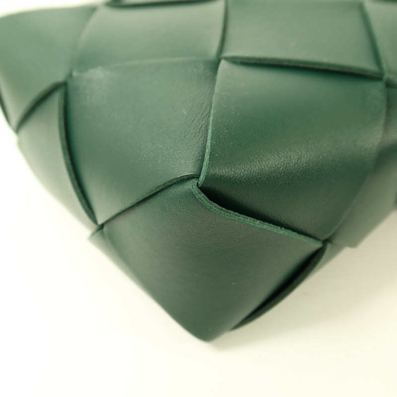 BOTTEGA VENETA 羊皮皮革Cassette Camera金扣肩背袋-11