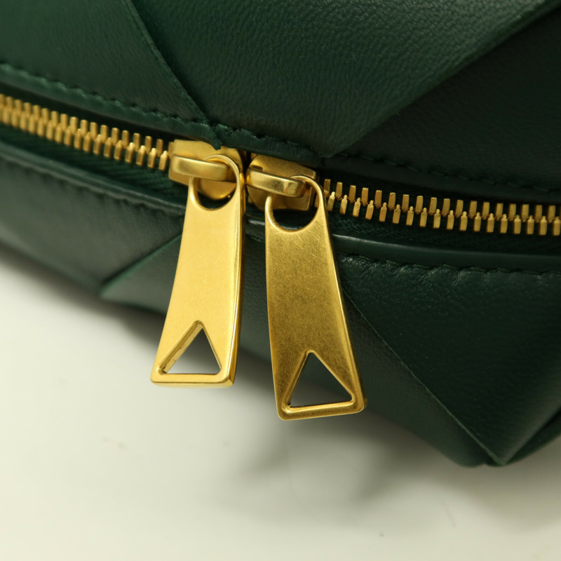 BOTTEGA VENETA 羊皮皮革Cassette Camera金扣肩背袋-12