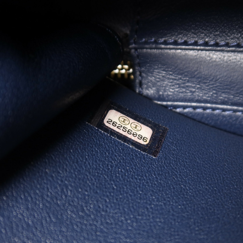 CHANEL 牛皮皮革Vanity Case金扣鏈帶手挽肩背兩用袋-6