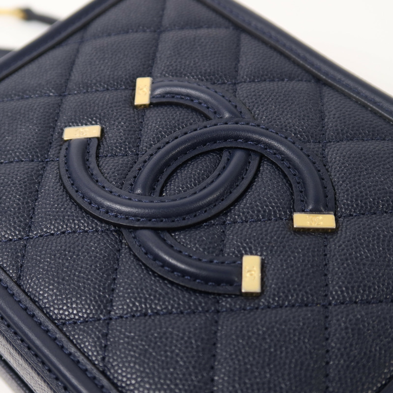 CHANEL 牛皮皮革Vanity Case金扣鏈帶手挽肩背兩用袋-11