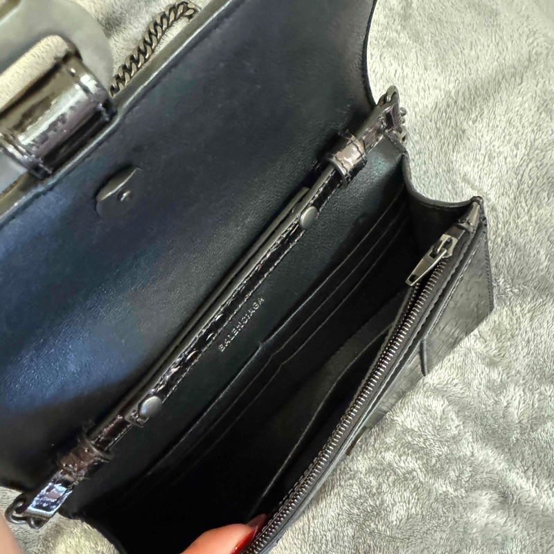 ✨超划算免2w✨巴黎世家 Balenciaga 鱷魚壓紋小牛皮WOC Hourglass 金屬黑-1