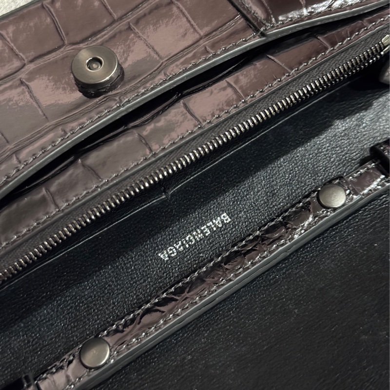 ✨超划算免2w✨巴黎世家 Balenciaga 鱷魚壓紋小牛皮WOC Hourglass 金屬黑-2