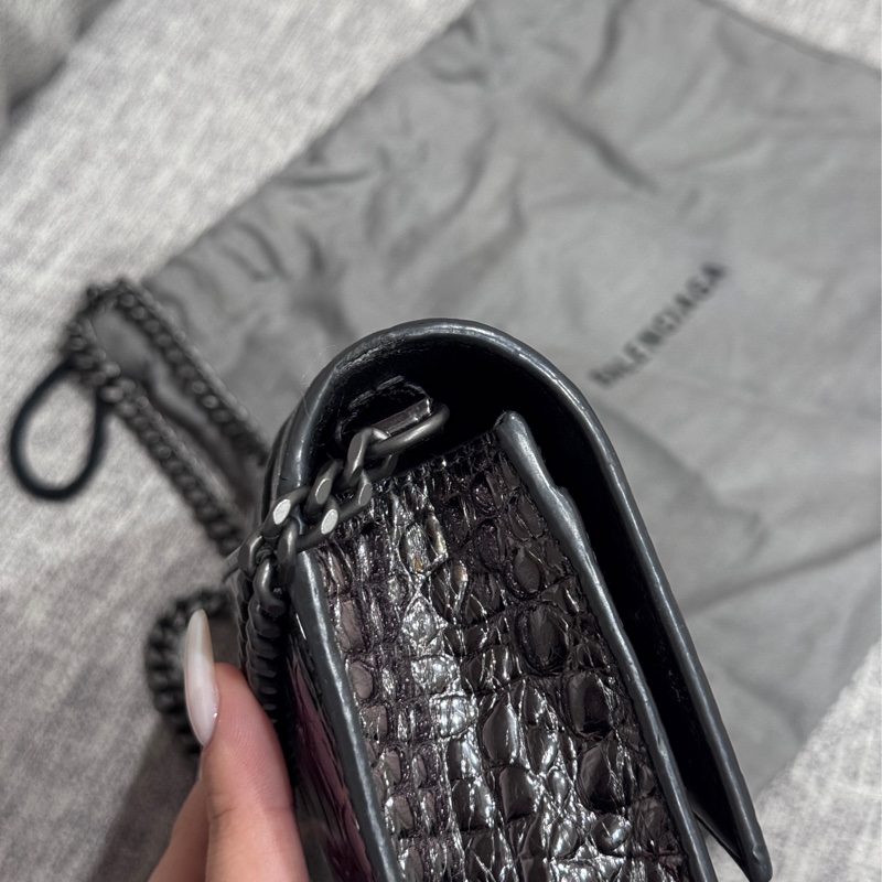 ✨超划算免2w✨巴黎世家 Balenciaga 鱷魚壓紋小牛皮WOC Hourglass 金屬黑-13