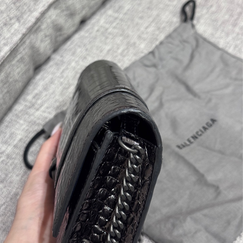 ✨超划算免2w✨巴黎世家 Balenciaga 鱷魚壓紋小牛皮WOC Hourglass 金屬黑-14