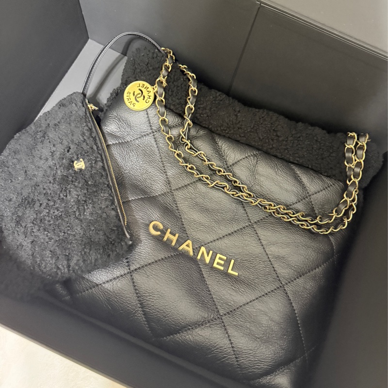 未使用✨香奈兒超稀有的黑色泰迪熊22包 最棒的小號尺寸 羔羊毛拼牛皮-1