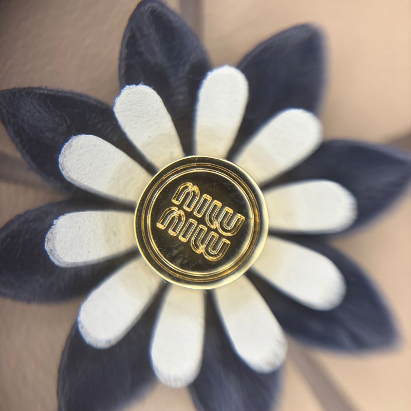 Miu Miu 皮革花朵流蘇包掛飾-2