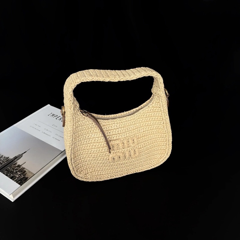 miumiu 限量 Wander hobo 草編月牙包19*13 98新配件塵袋-2