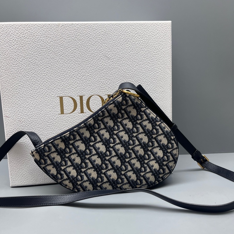 Dior 98新 老花刺繡馬鞍包 尺寸20*17-1