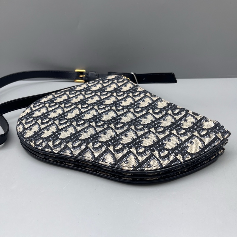 Dior 98新 老花刺繡馬鞍包 尺寸20*17-5