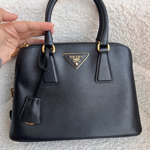 Prada普拉達黑色貝殼小號手提包 缺肩帶 尺寸25*18*11