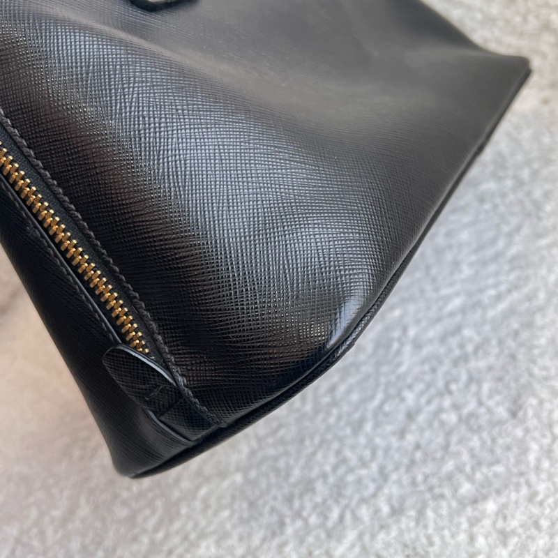 Prada普拉達黑色貝殼小號手提包 缺肩帶 尺寸25*18*11-5