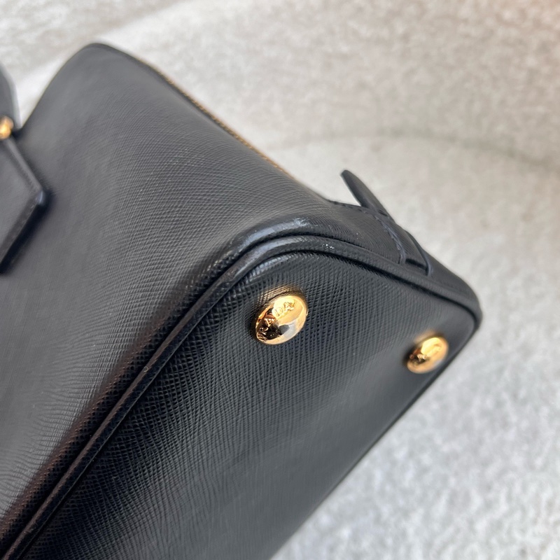 Prada普拉達黑色貝殼小號手提包 缺肩帶 尺寸25*18*11-8