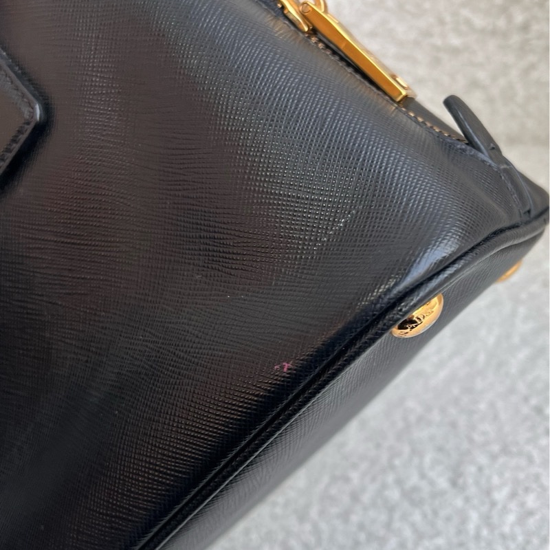 Prada普拉達黑色貝殼小號手提包 缺肩帶 尺寸25*18*11-11