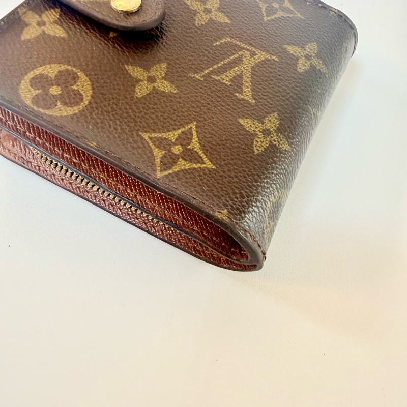 ✔️LV Louis Vuitton 路易威登 Monogram M61667 老花金釦拉鏈短夾-8