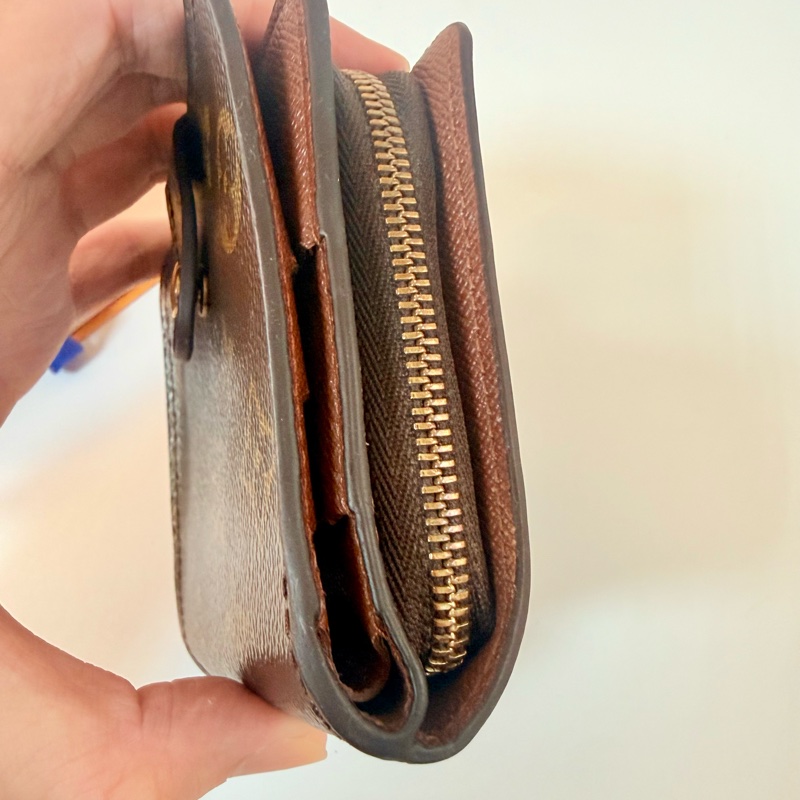 ✔️LV Louis Vuitton 路易威登 Monogram M61667 老花金釦拉鏈短夾-10