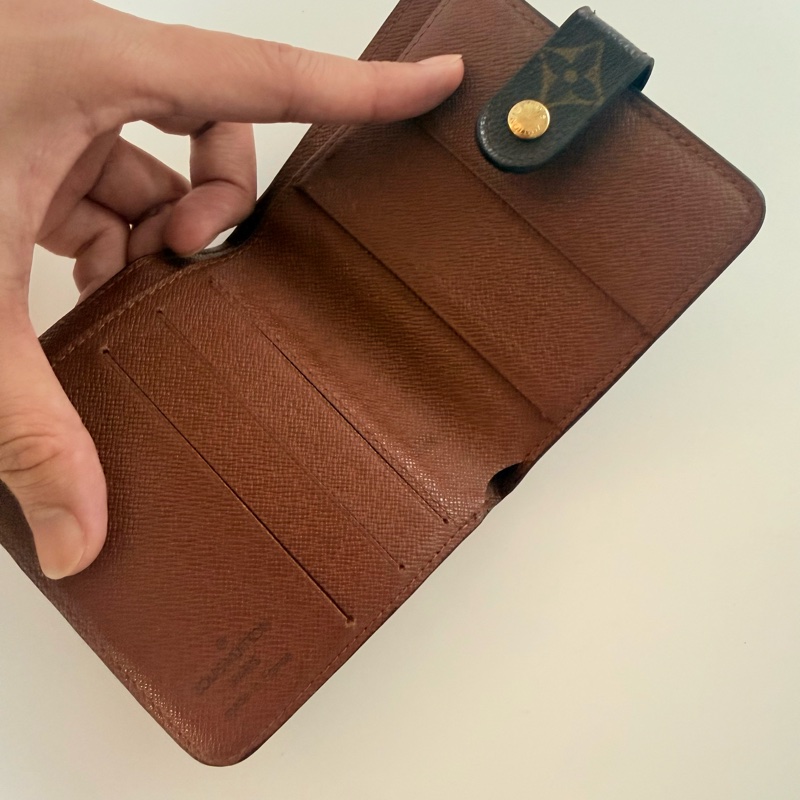 ✔️LV Louis Vuitton 路易威登 Monogram M61667 老花金釦拉鏈短夾-16