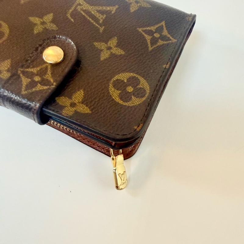 ✔️LV Louis Vuitton 路易威登 Monogram M61667 老花金釦拉鏈短夾-27