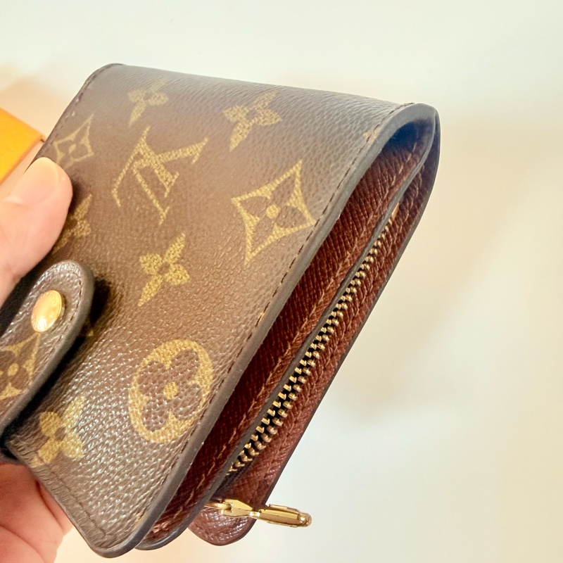 ✔️LV Louis Vuitton 路易威登 Monogram M61667 老花金釦拉鏈短夾-31