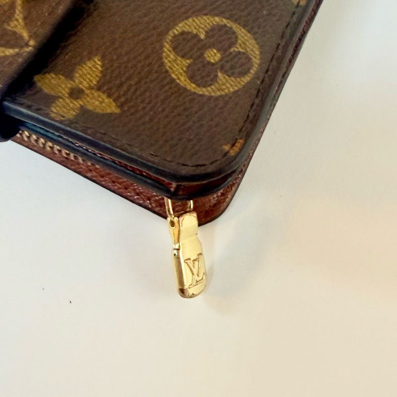 ✔️LV Louis Vuitton 路易威登 Monogram M61667 老花金釦拉鏈短夾-35