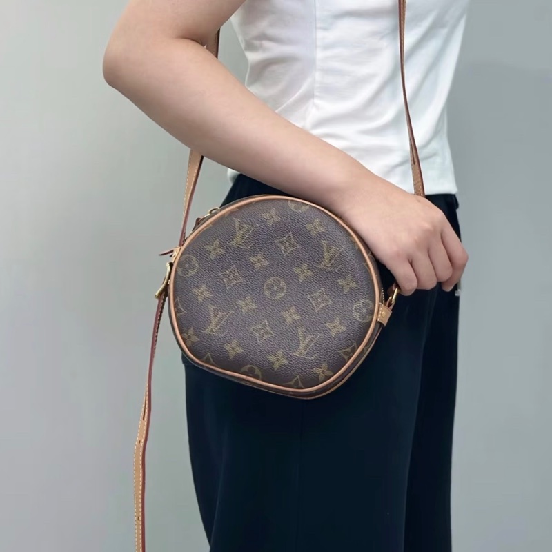 【97新 ✨ 全網最低價!】LV 老花 軟圓餅包 肩帶可調節 多種背法(下單前先詢問庫存❗️)-0