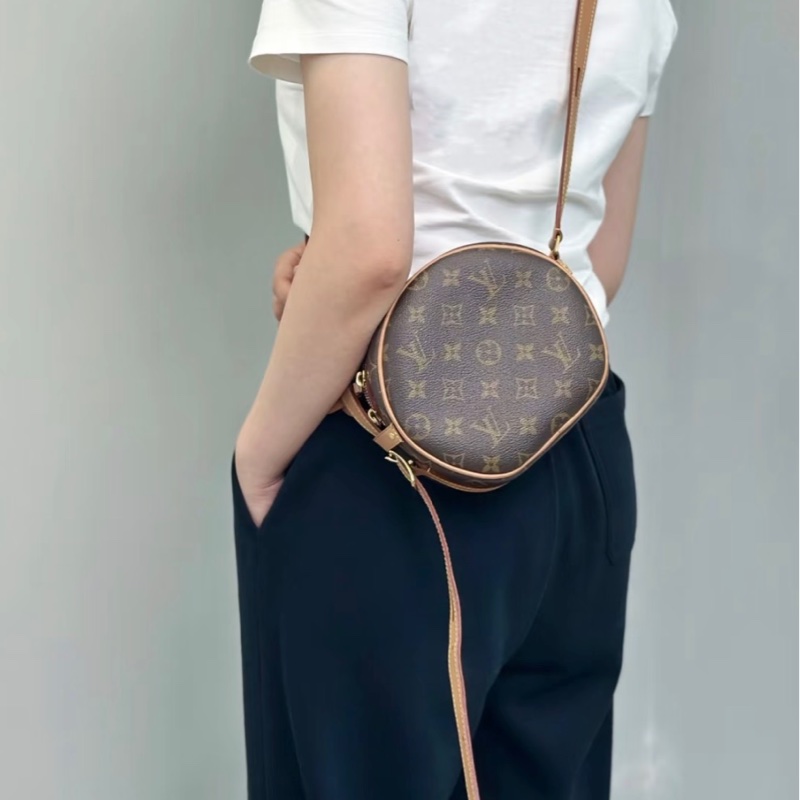 【97新 ✨ 全網最低價！】LV 老花 軟圓餅包 肩帶可調節 多種背法（下單前先詢問庫存❗️）-1