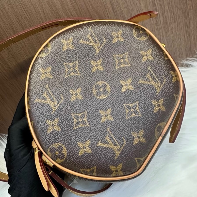 【97新 ✨ 全網最低價！】LV 老花 軟圓餅包 肩帶可調節 多種背法（下單前先詢問庫存❗️）-4