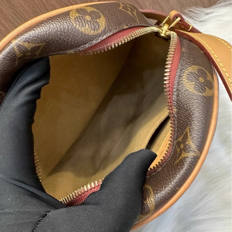 【97新 ✨ 全網最低價！】LV 老花 軟圓餅包 肩帶可調節 多種背法（下單前先詢問庫存❗️）-9