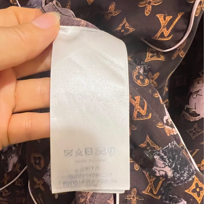 Lv真絲上衣34碼-3