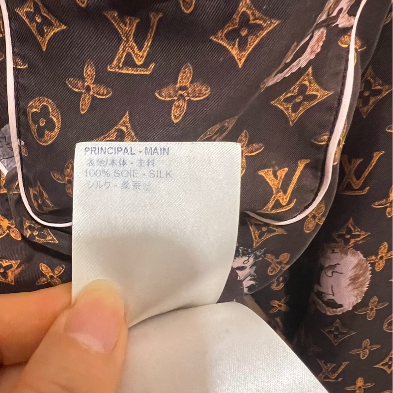 Lv真絲上衣34碼-4