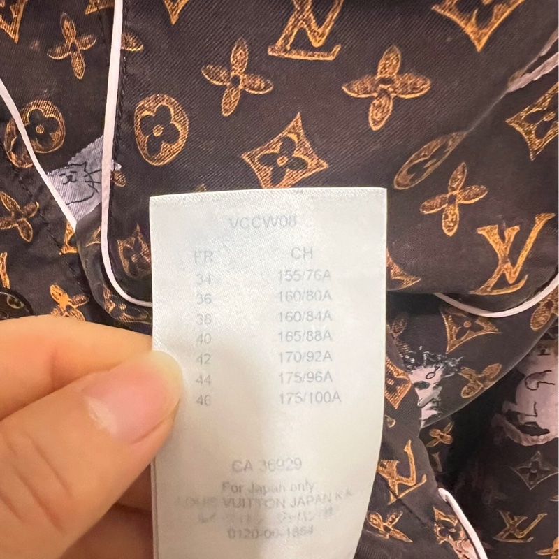 Lv真絲上衣34碼-5