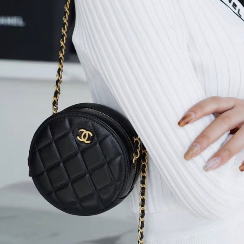 【96新 ✨ 全網最低價!】Chanel 黑金 金球圓餅包 羊皮 顯氣質 (下單前先詢問庫存❗️)-2