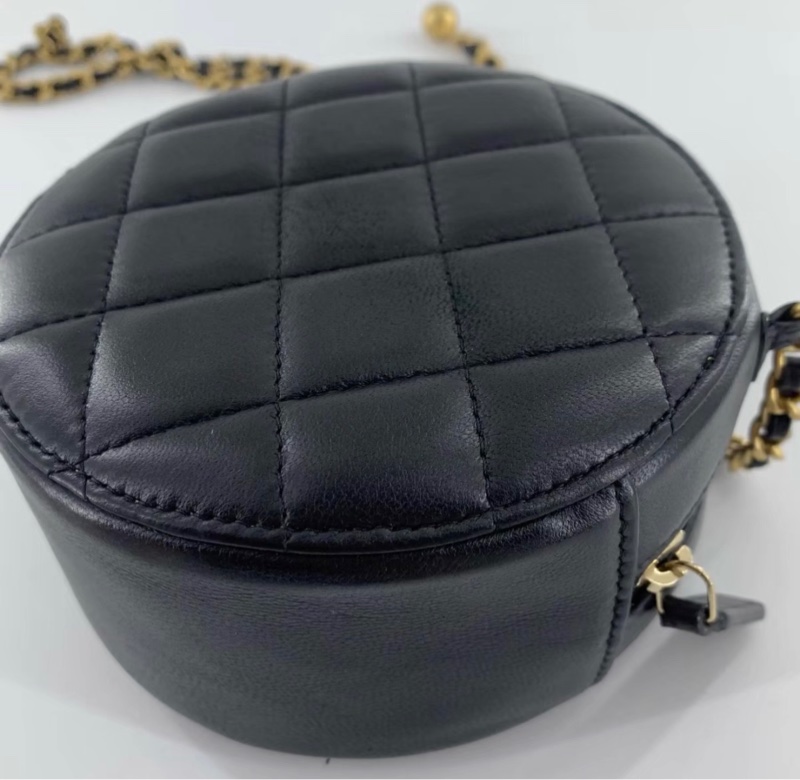 【96新 ✨ 全網最低價!】Chanel 黑金 金球圓餅包 羊皮 顯氣質 (下單前先詢問庫存❗️)-5