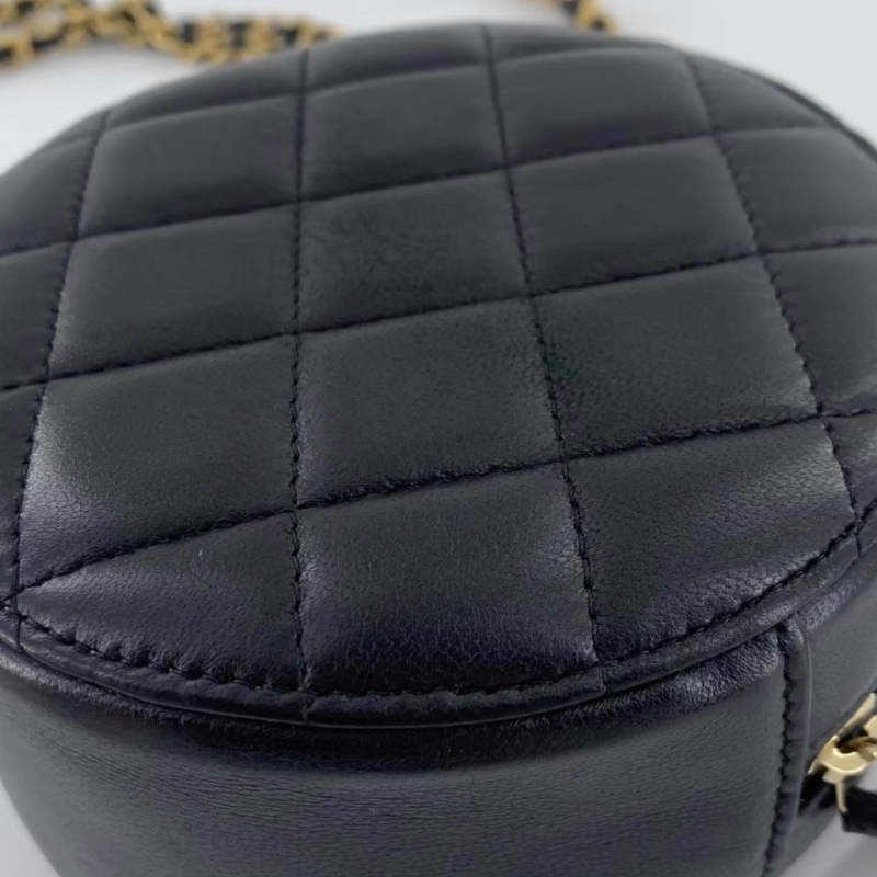 【96新 ✨ 全網最低價!】Chanel 黑金 金球圓餅包 羊皮 顯氣質 (下單前先詢問庫存❗️)-9