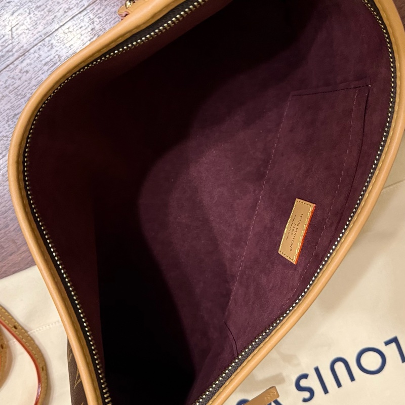 Louis Vuitton CarryAll East West M28101-1