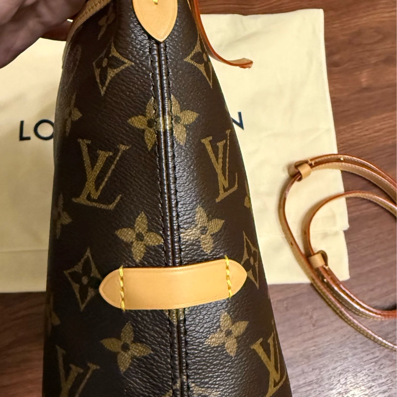 Louis Vuitton CarryAll East West M28101-3