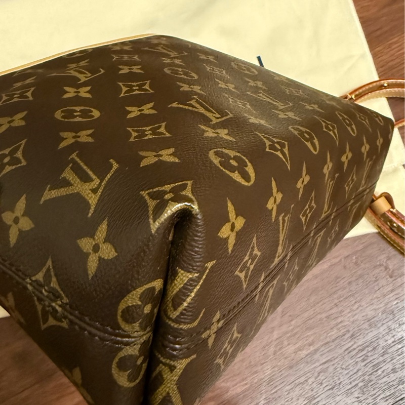 Louis Vuitton CarryAll East West M28101-4