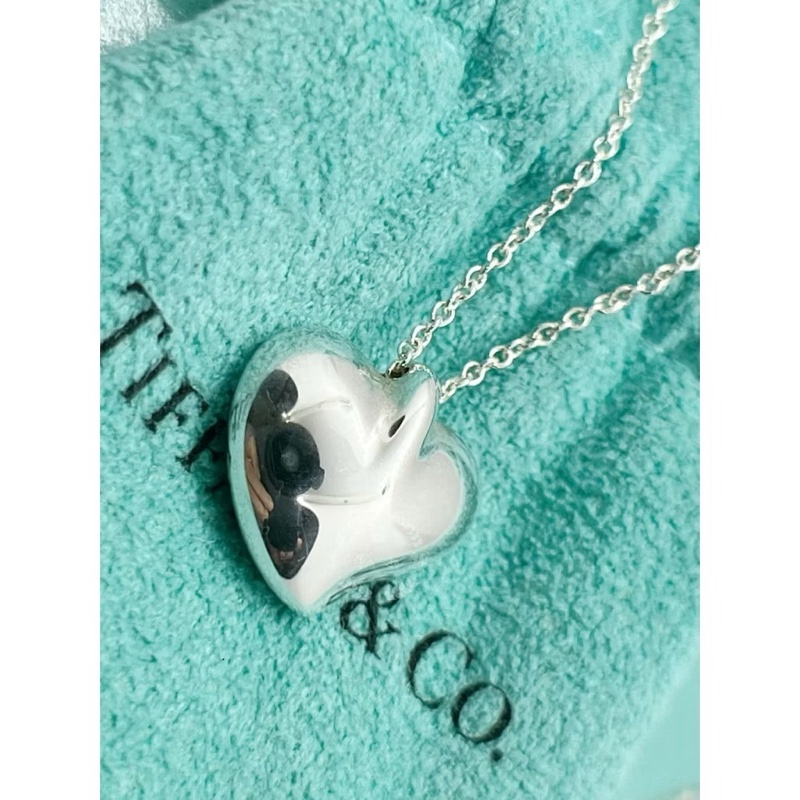 ~~趴趴小舖~~極新正品Tiffany &Co Carved Full Puff Heart項鍊2602231707-1