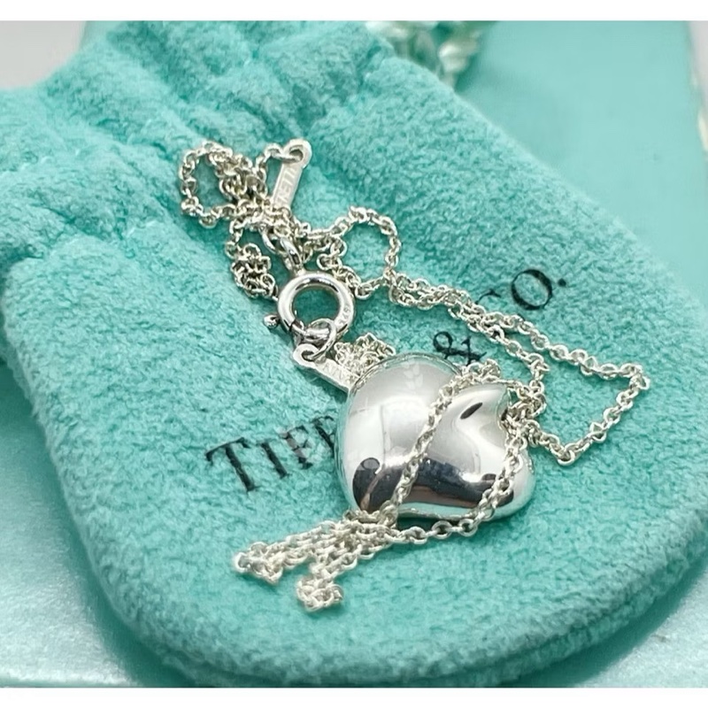 ~~趴趴小舖~~極新正品Tiffany &Co Carved Full Puff Heart項鍊2602231707-3