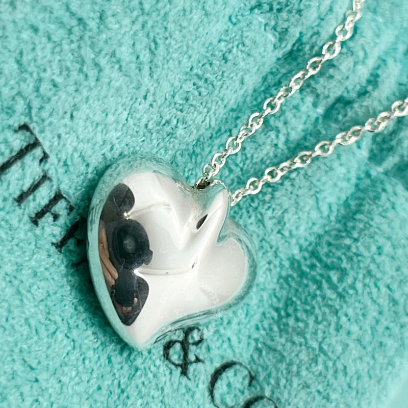 ~~趴趴小舖~~極新正品Tiffany &Co Carved Full Puff Heart項鍊2602231707-6