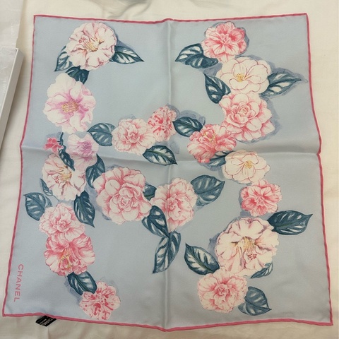 全新閒置 Chanel香奈兒LOGO山茶花絲巾