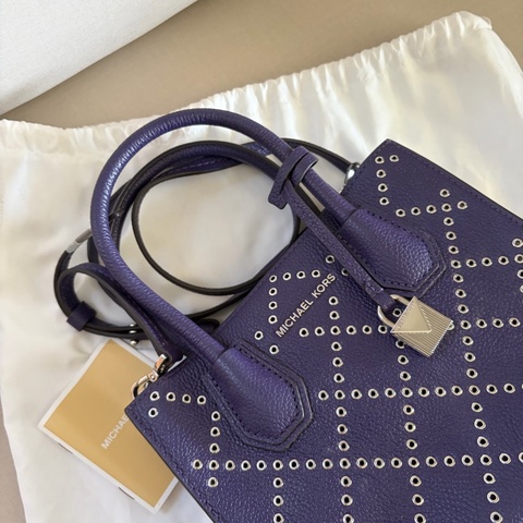 Michael Kors (MK) MK Mercer 圓形鉚釘菱格紋兩用小方包 (深紫色/銀鉚釘)附背帶